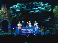 Elle Teresaのライブより。