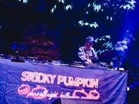 Nenashiのライブより。