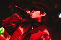 Cuegeeのライブより。