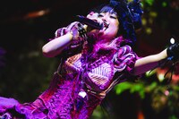 XAMIYAのライブより。