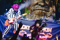 XAMIYAのライブより。