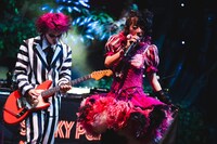 XAMIYAのライブより。