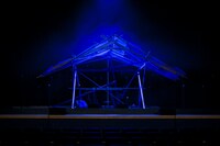 「折坂悠太 独奏遊行 らいど 2025」東京公演のセット。（Photo by Yukitaka Amemiya）