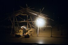 「折坂悠太 独奏遊行 らいど 2025」東京公演の様子。（Photo by Yukitaka Amemiya）