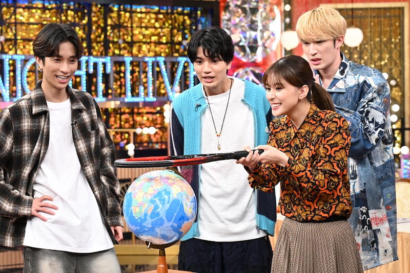 「Golden SixTONES」より。