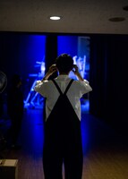 「折坂悠太 独奏遊行 らいど 2025」東京公演の舞台裏の様子。（Photo by Yukitaka Amemiya）