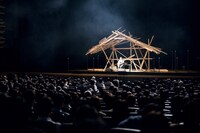 「折坂悠太 独奏遊行 らいど 2025」東京公演の様子。（Photo by Yukitaka Amemiya）