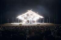 「折坂悠太 独奏遊行 らいど 2025」東京公演の様子。（Photo by Yukitaka Amemiya）