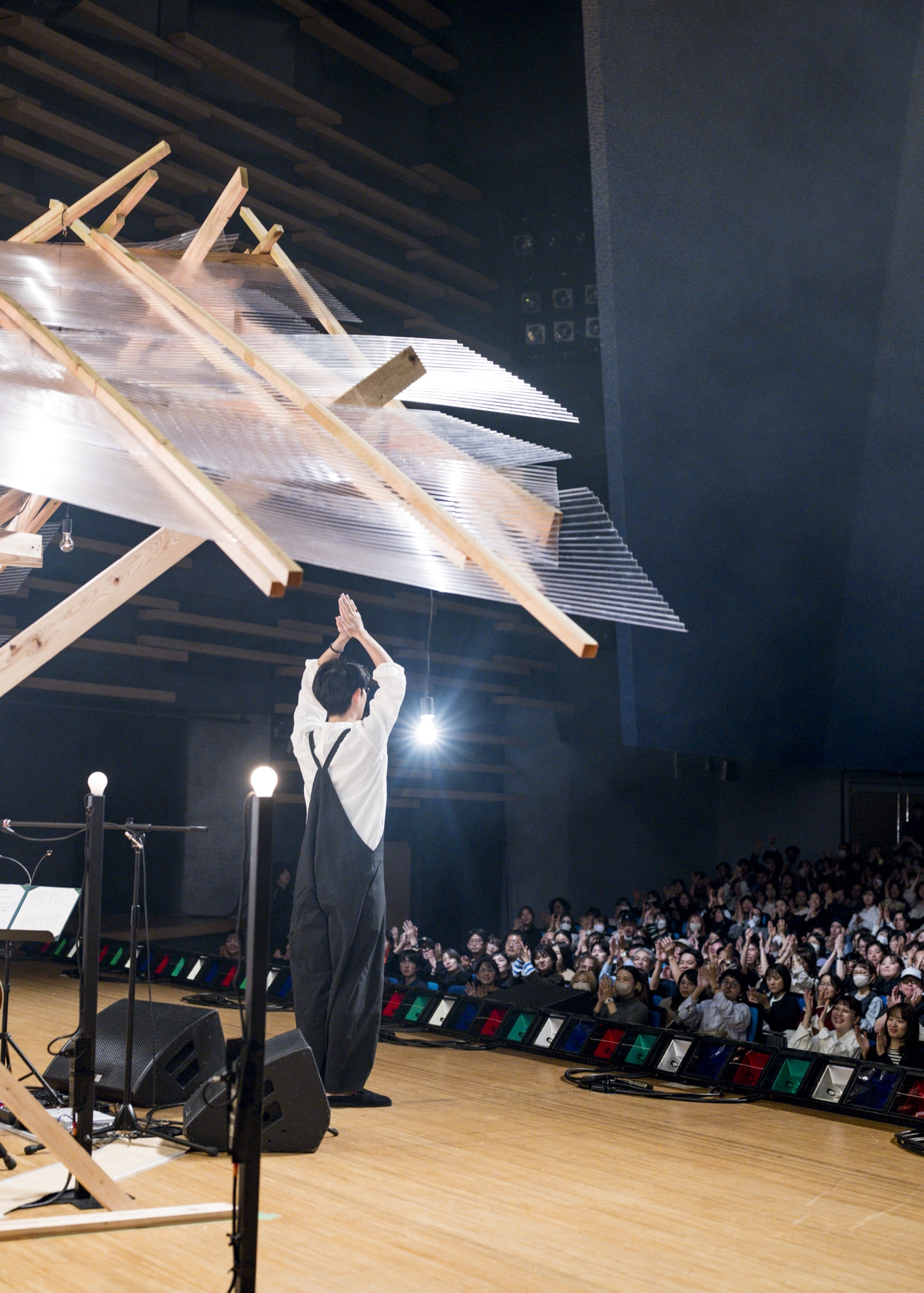 「折坂悠太 独奏遊行 らいど 2025」東京公演の様子。（Photo by Yukitaka Amemiya）