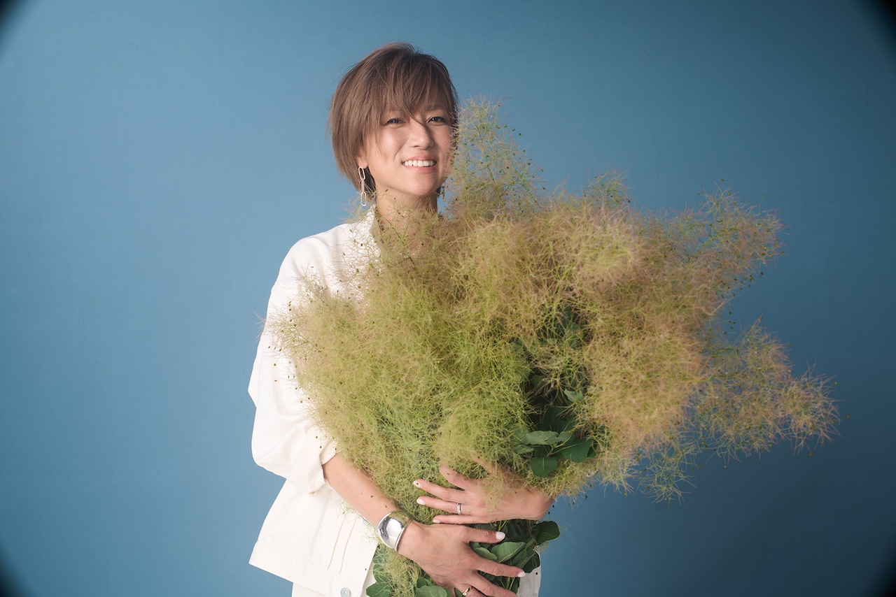 hitomiのデビュー30周年ライブをダイジェストで追体験、年明けにはフルバージョン再公開