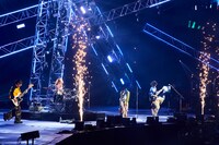 「バズリズム LIVE」超特急、RIP SLYME、NiziU、ワンエンらに横アリ熱狂！“HP0”になるまで燃えた初日