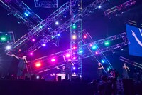 「バズリズム LIVE」超特急、RIP SLYME、NiziU、ワンエンらに横アリ熱狂！“HP0”になるまで燃えた初日