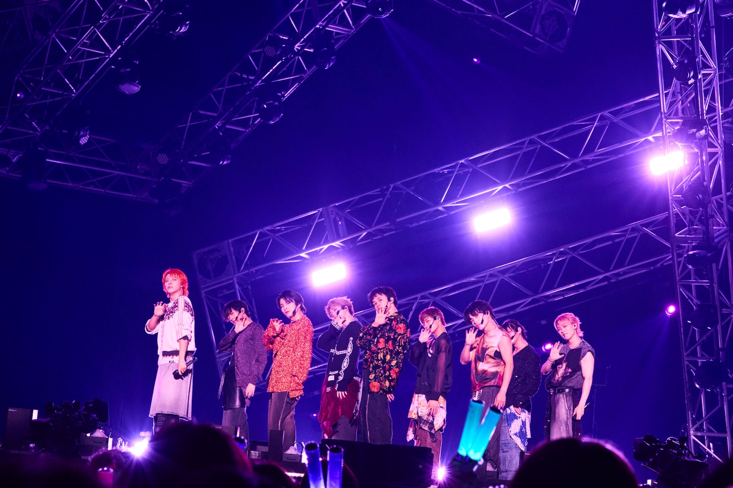 「バズリズム LIVE」超特急、RIP SLYME、NiziU、ワンエンらに横アリ熱狂！“HP0”になるまで燃えた初日