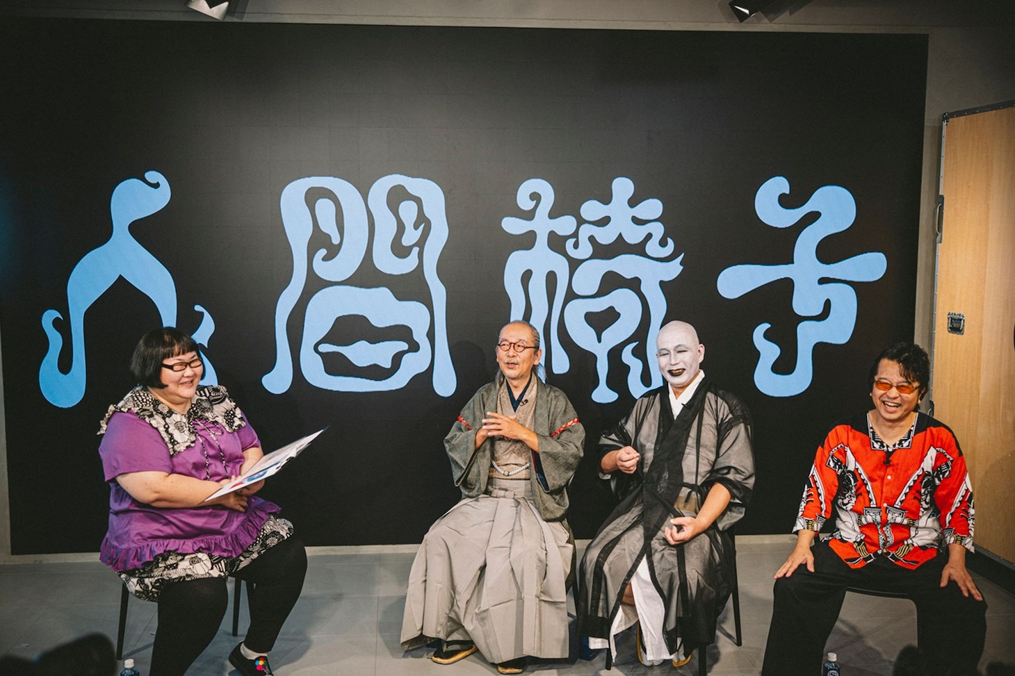 安藤なつ（メイプル超合金）と人間椅子。©︎スペースシャワーTV