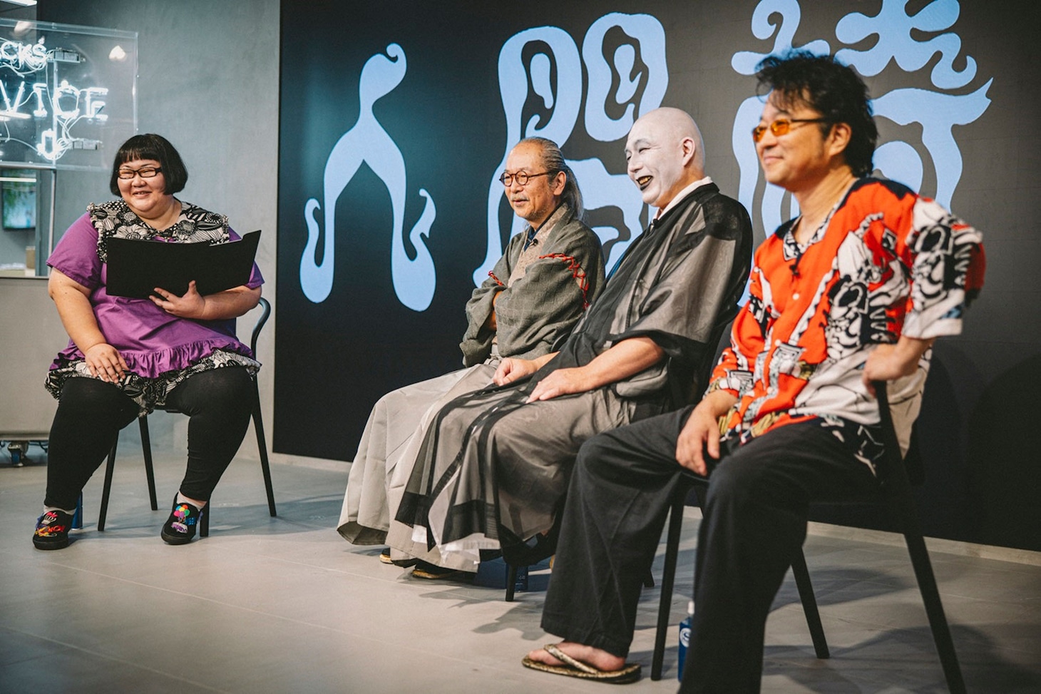 安藤なつ（メイプル超合金）と人間椅子。©︎スペースシャワーTV