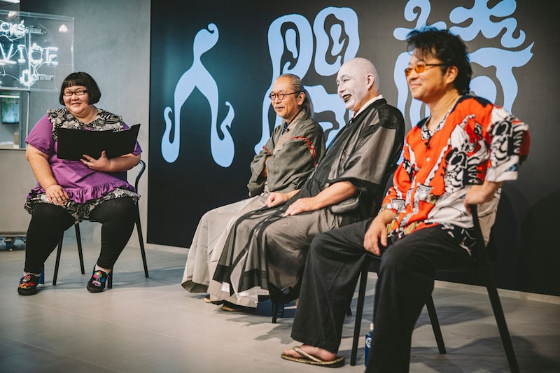 安藤なつ（メイプル超合金）と人間椅子。©︎スペースシャワーTV