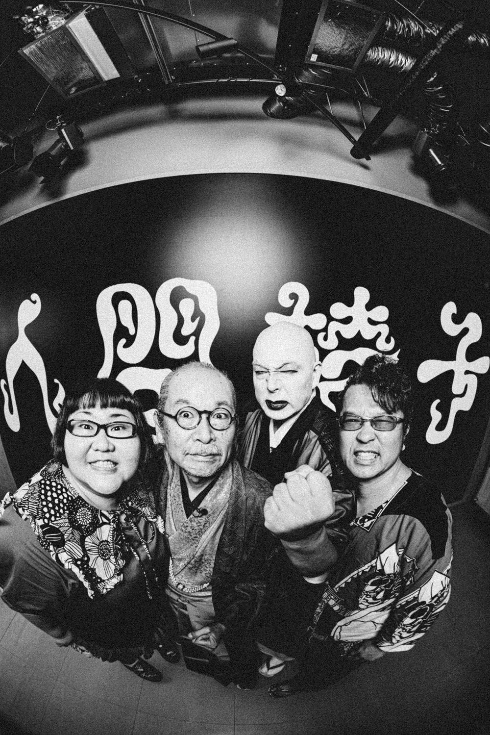 安藤なつ（メイプル超合金）と人間椅子。©︎スペースシャワーTV