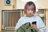 夏帆演じる山岸鮎美。ⒸTBSスパークル / TBS