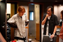 左から渋谷龍太（SUPER BEAVER）、行定勲監督。