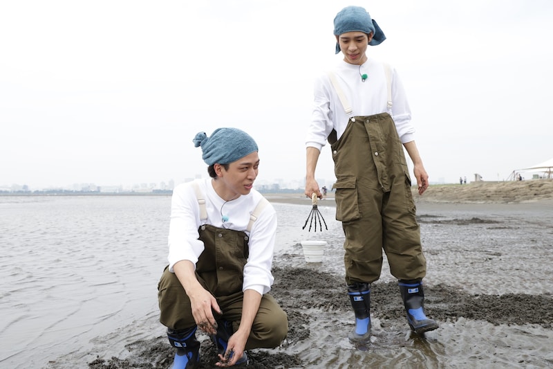 寺西拓人と松島聡の「貝チーム」。(c)フジテレビ