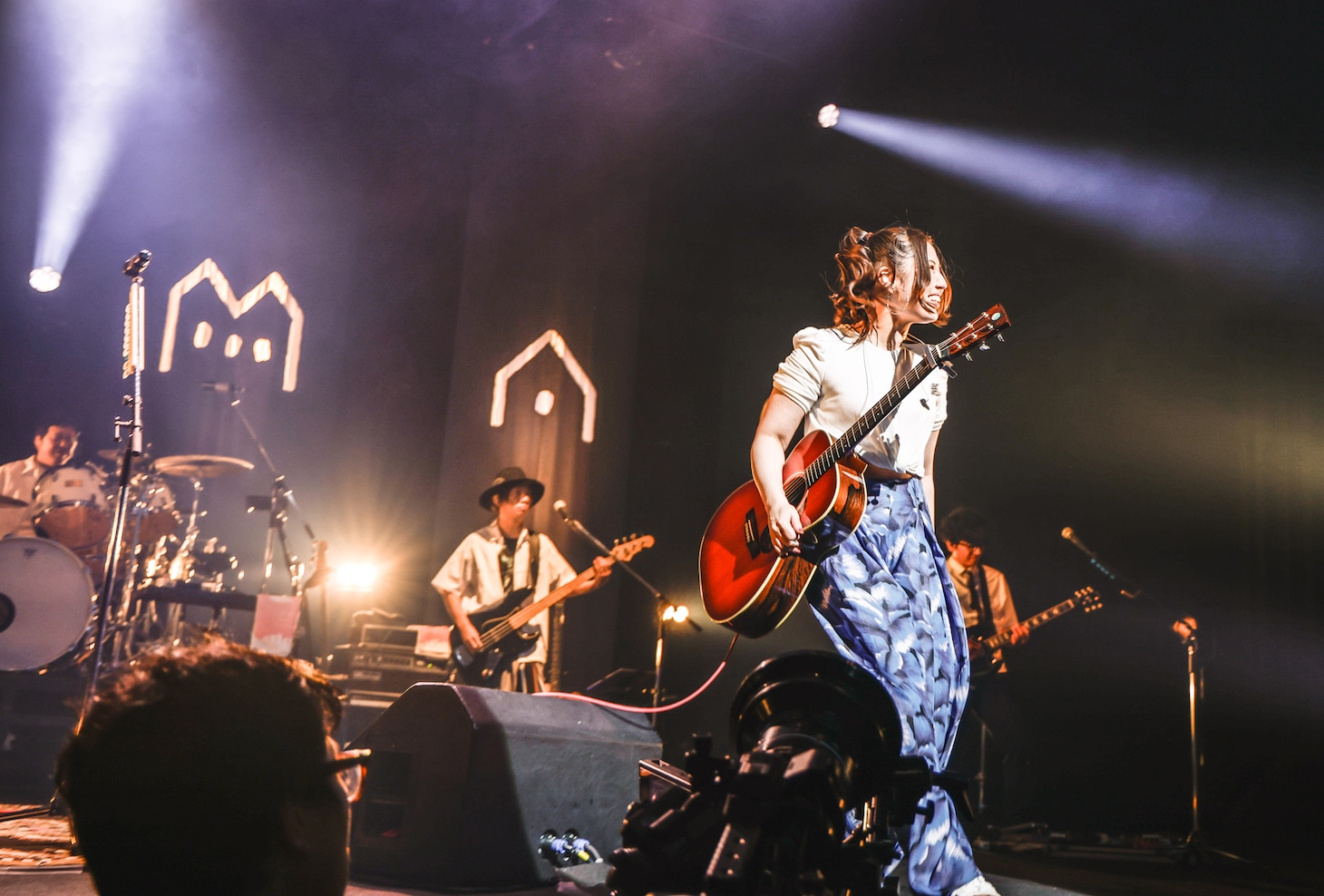 「阿部真央 ホールツアー2025 - On My Way Home -」の様子。（撮影：森好弘）