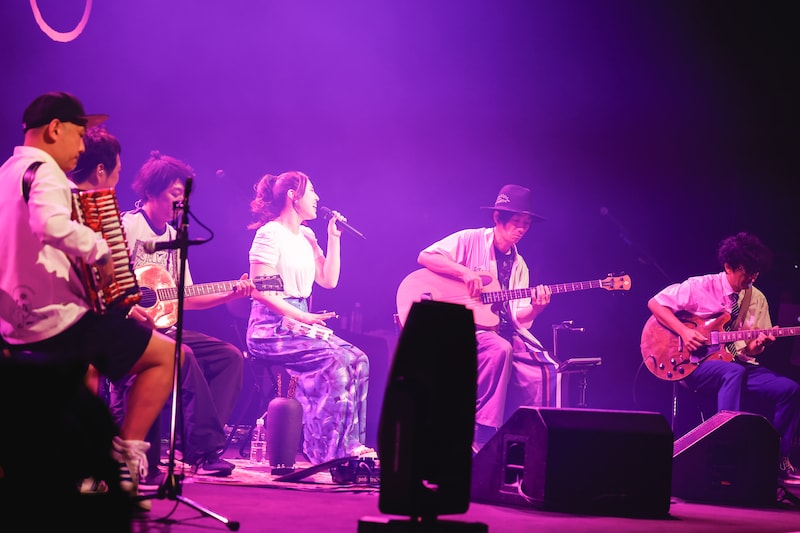 「阿部真央 ホールツアー2025 - On My Way Home -」の様子。（撮影：森好弘）