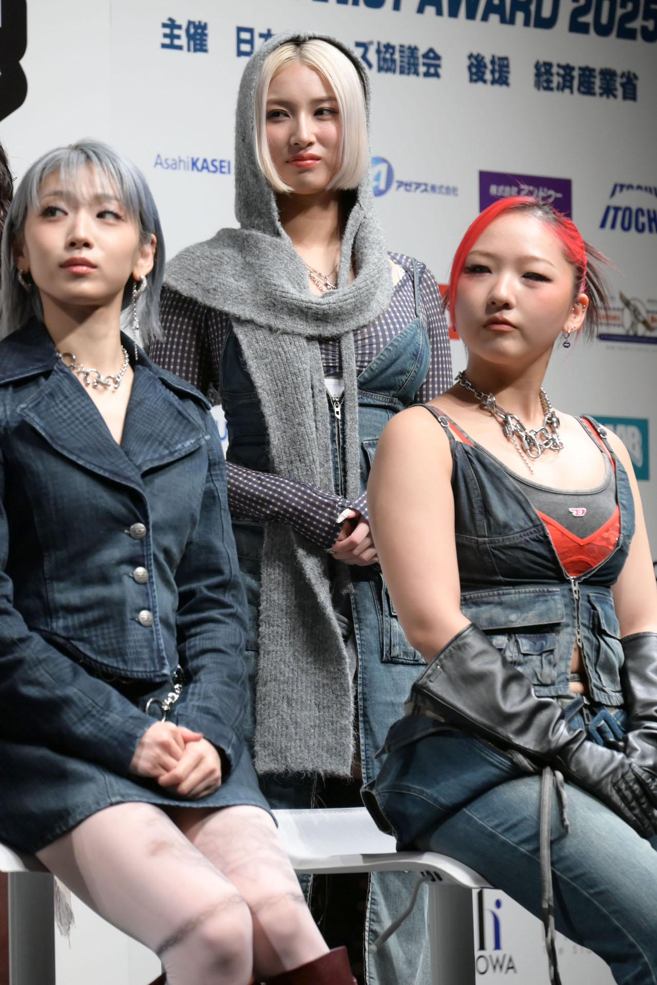 MOMOKA（HANA / 中央）