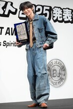 Snow Man目黒蓮「ベストジーニスト」連覇で“ワンちゃん”と目指せ殿堂入り、「Blue Jeans」輝いたHANAも栄冠