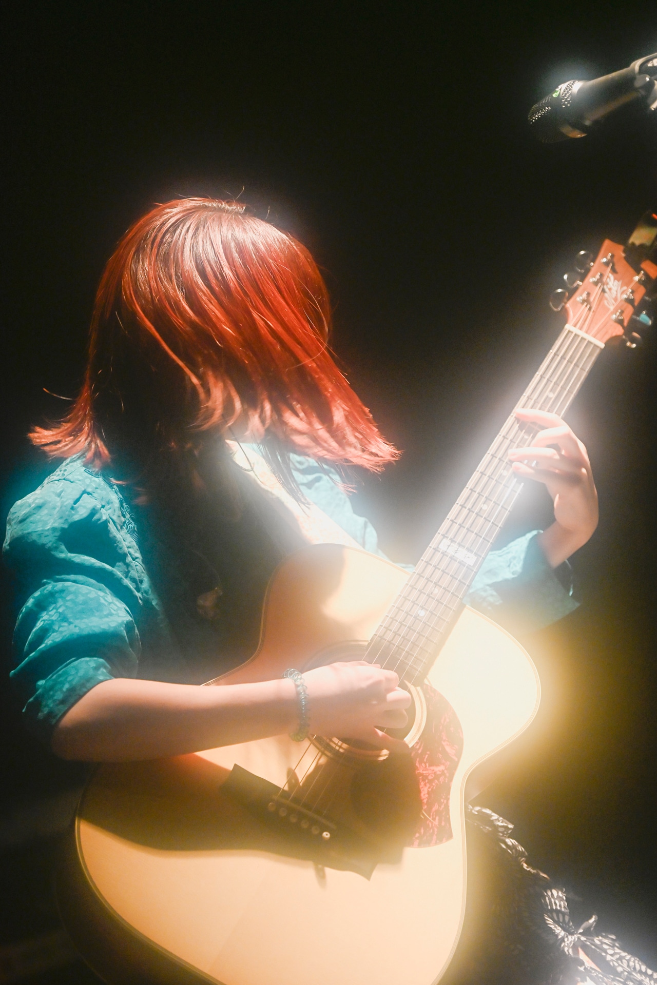 堀胃あげは（Vo, G）（撮影：高田梓）