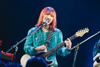 堀胃あげは（Vo, G）（撮影：高田梓）