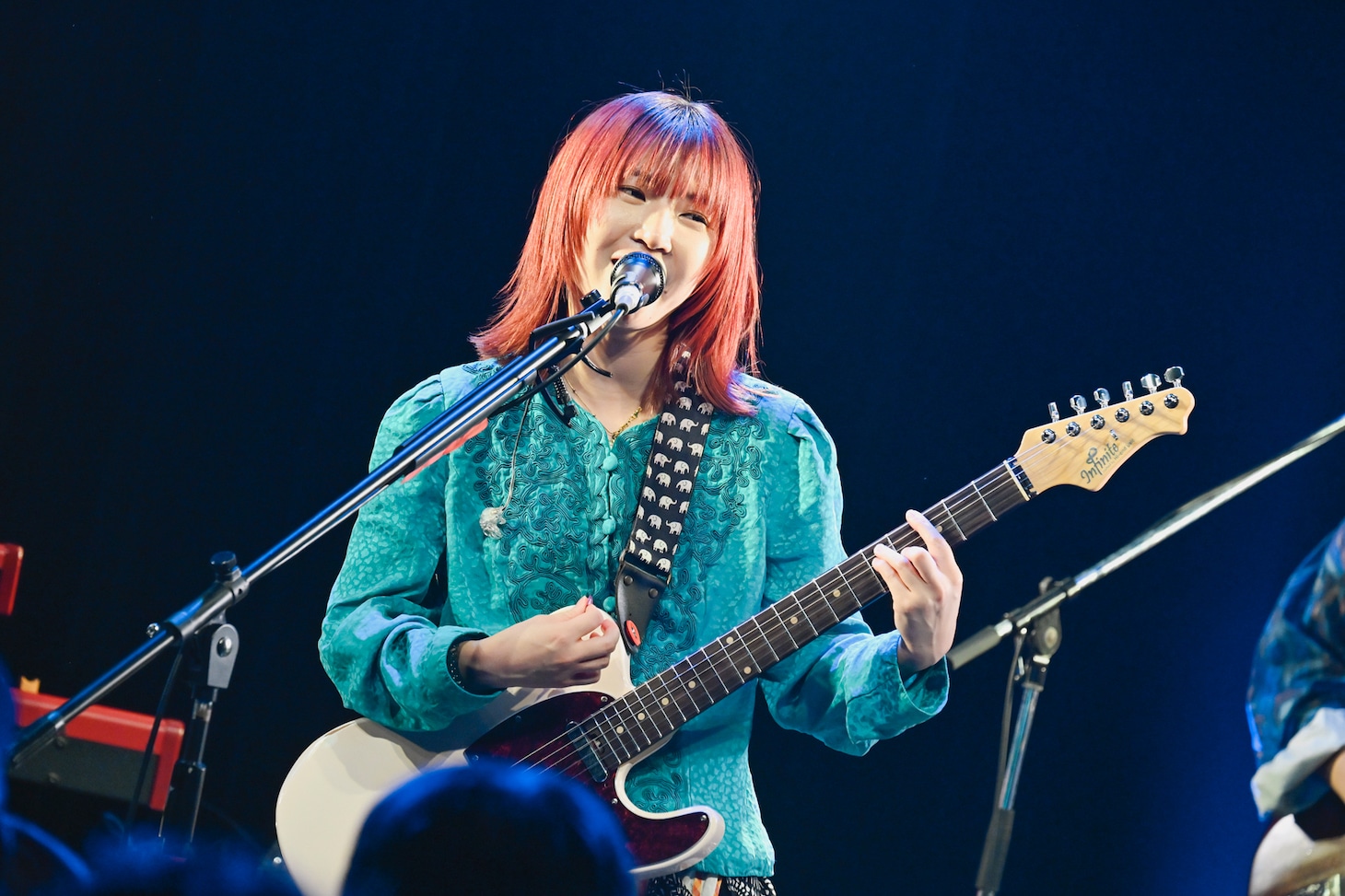 堀胃あげは（Vo, G）（撮影：高田梓）