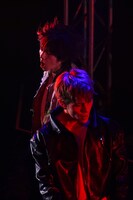 左からJUHOON、JAMES。