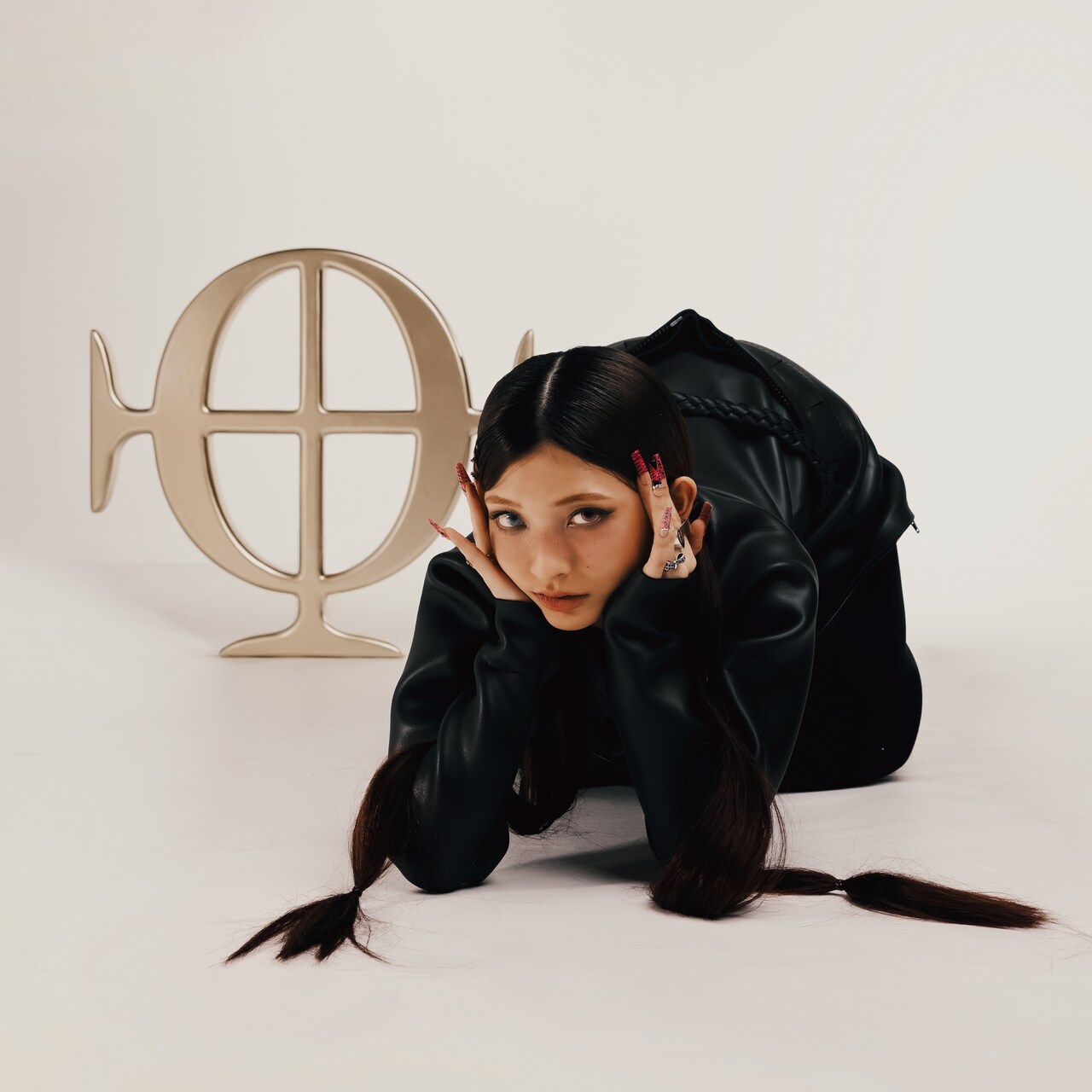 今日がデビュー記念日の甲田まひる、25曲入りの2ndアルバムデラックス