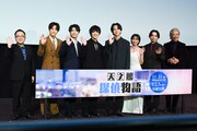 映画「天文館探偵物語」完成披露試写会の舞台挨拶より。左から諸江亮、原嘉孝、高田翔、室龍太、寺西拓人、大原優乃、肥後遼太郎、西岡德馬。