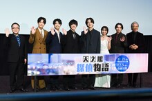 映画「天文館探偵物語」完成披露試写会の舞台挨拶より。左から諸江亮、原嘉孝、高田翔、室龍太、寺西拓人、大原優乃、肥後遼太郎、西岡德馬。