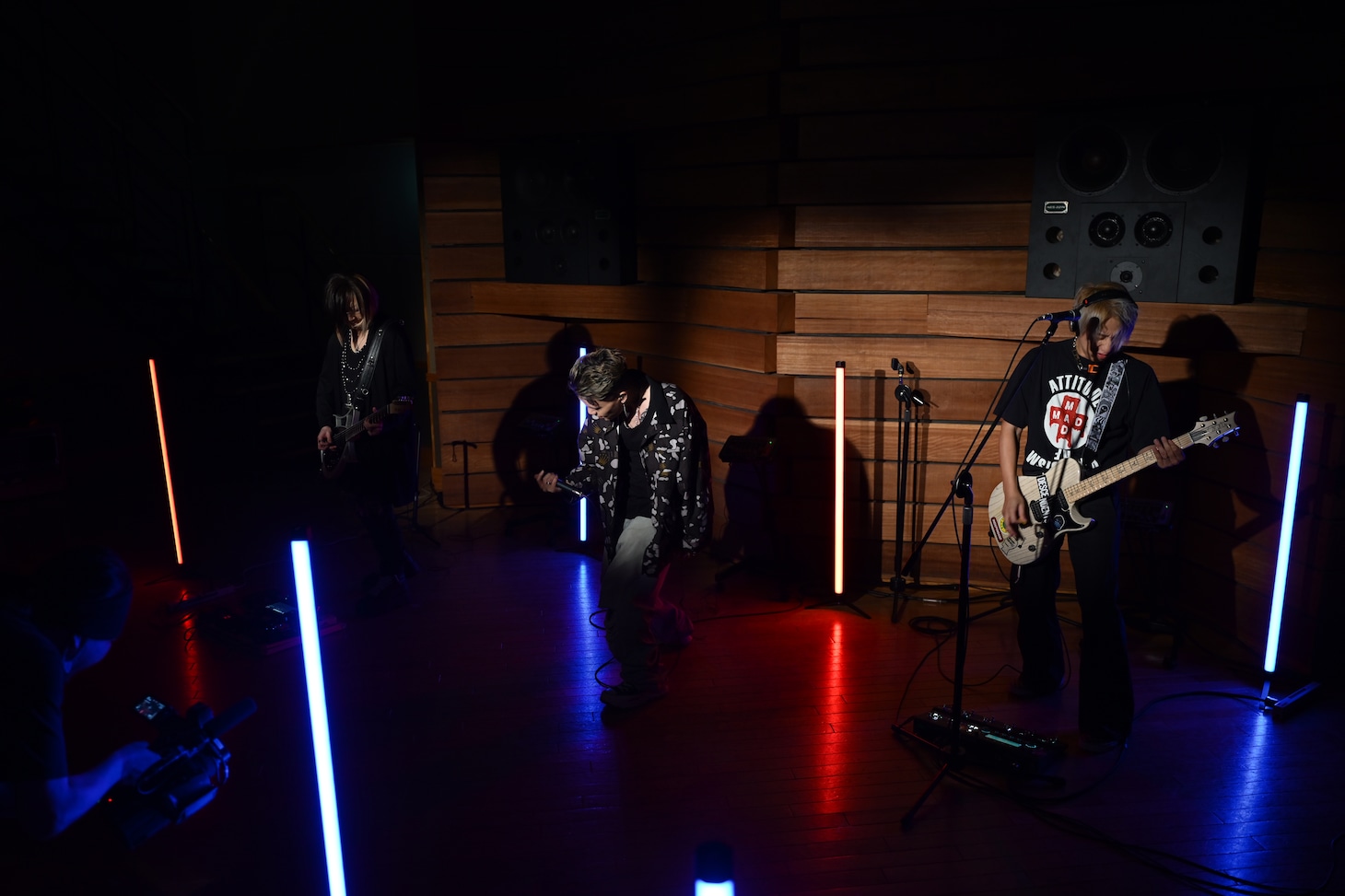 「STUDIO HISASHI with Anime」より、セッション中のBACK-ONとHISASHI。