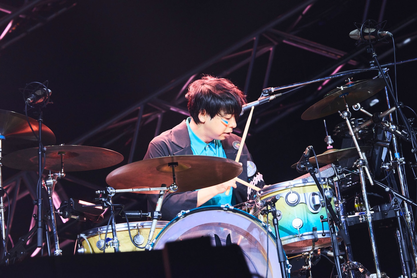 鈴木貴雄（Dr / UNISON SQUARE GARDEN）（撮影：山下深礼［PROGRESS-M］）