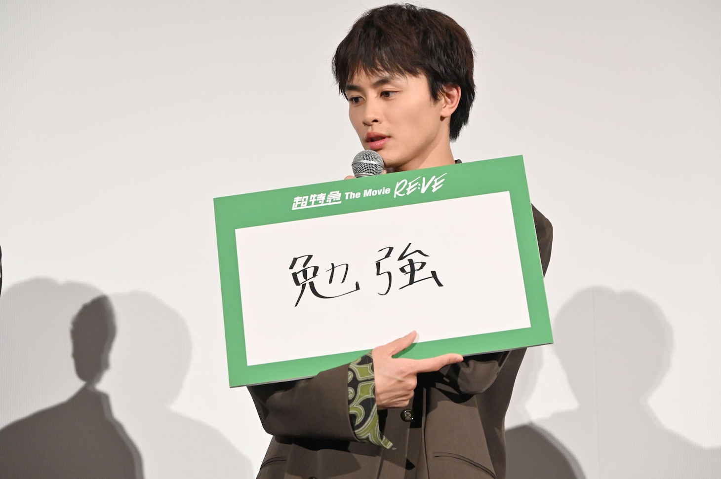 超特急、初の映画化で爆笑挨拶！初日挨拶でブチ上げた“次作構想”そして東京ドーム「8号車との“喜びの花”を」