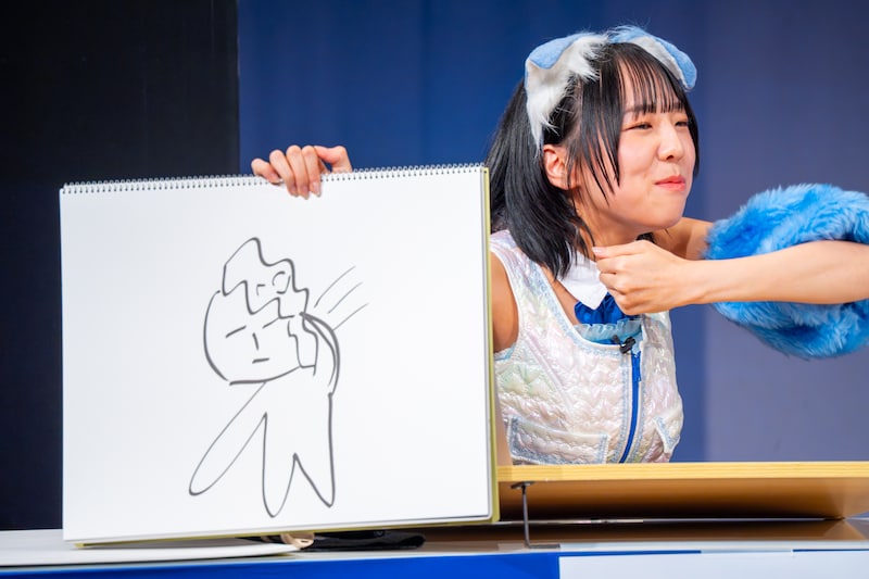 「アイドルがSNSに投稿した自撮りが大バズり！ 何が写り込んでいた？」というお題に答える鍛治島彩（アップアップガールズ（２））。