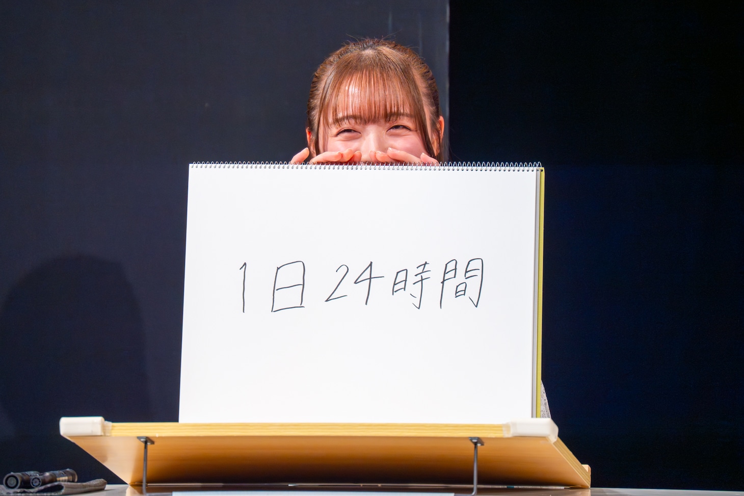 「誰もが知ってることをかわいくもったいぶりながら、こっそり教えてください」というお題に答える希山愛（ばってん少女隊）。