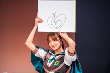 「モンシロチョウがとんでもないところに！ どこに止まっちゃった？」というお題に答える里仲菜月（Task have Fun）。