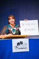 「このバンドと対バンした時の思い出を教えてください」というお題に答える里仲菜月（Task have Fun）。