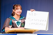 「このバンドと対バンした時の思い出を教えてください」というお題に答える里仲菜月（Task have Fun）。