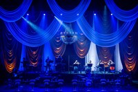 嵐「Troublemaker」のイントロを奏でるえびちゅうバンド。