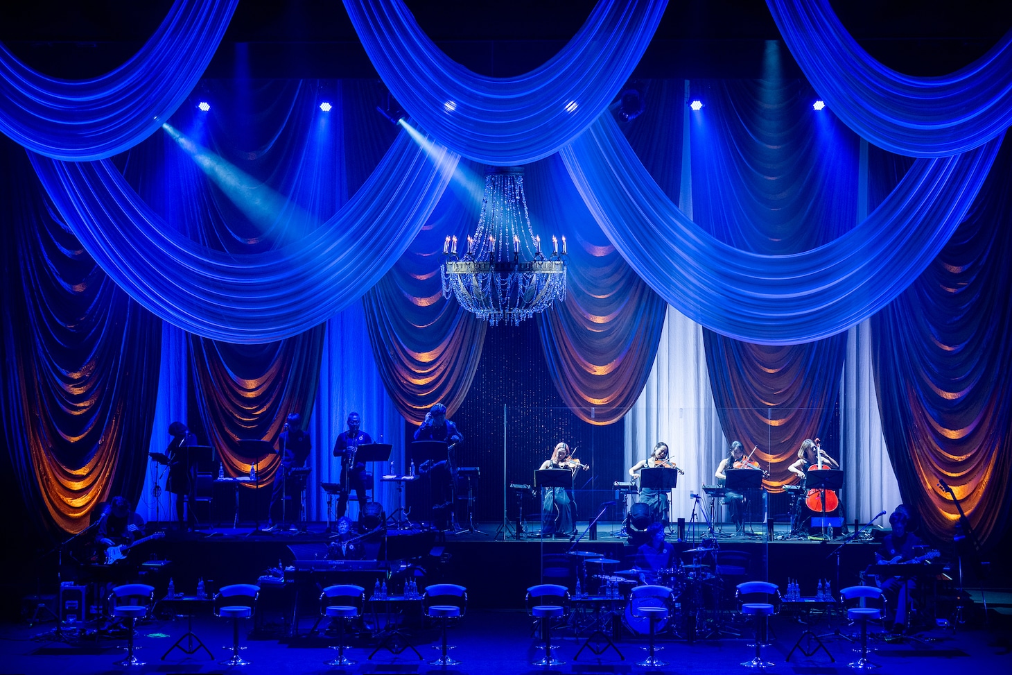 嵐「Troublemaker」のイントロを奏でるえびちゅうバンド。