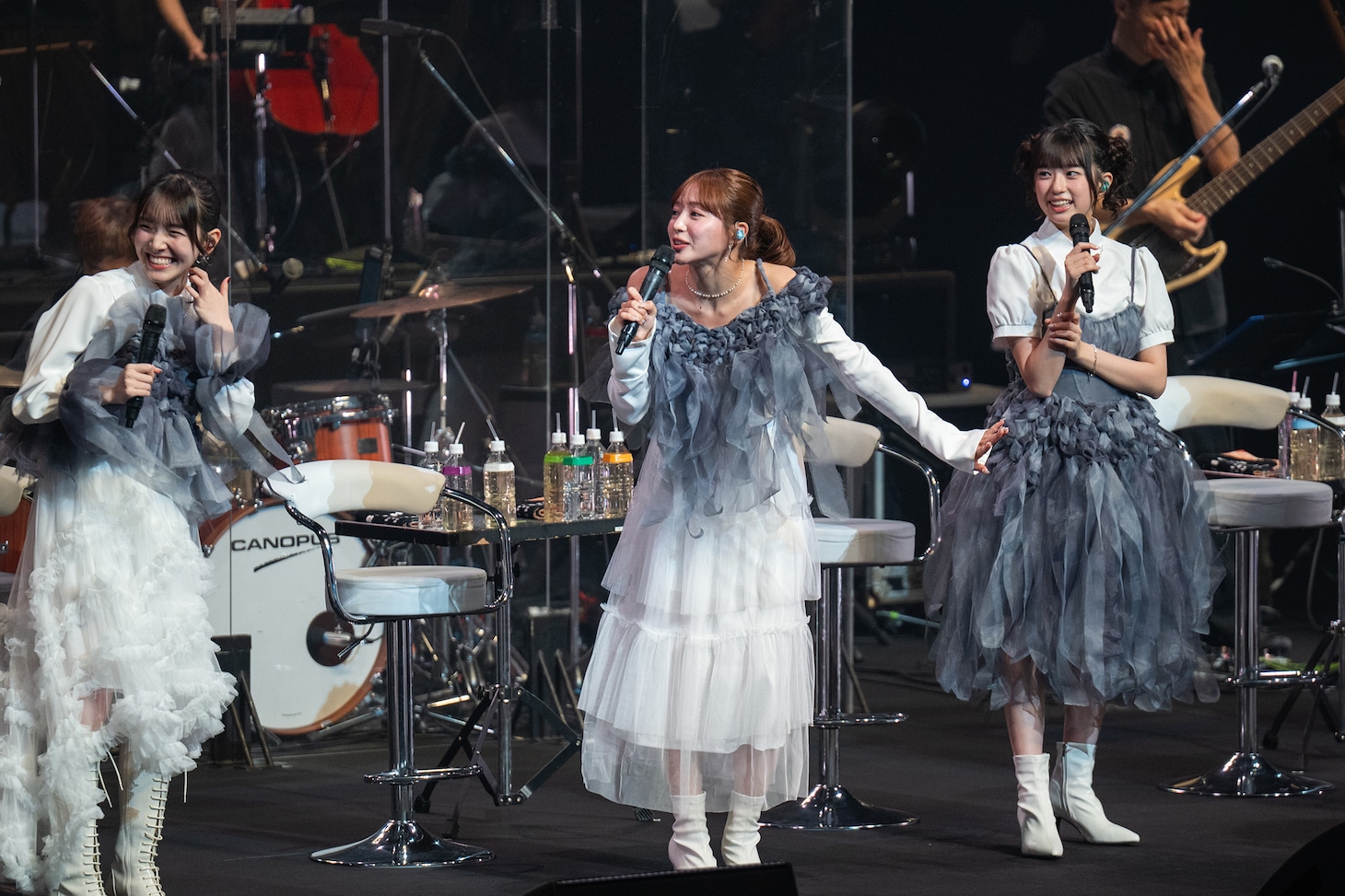 左から桜井えま、中山莉子、小久保柚乃。