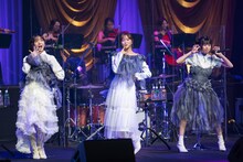 左から桜井えま、中山莉子、小久保柚乃。