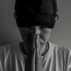 イスラエルのガザ虐殺に抗議、ラッパーHAIIRO DE ROSSIがメッセージ込めた新曲「殺すな」