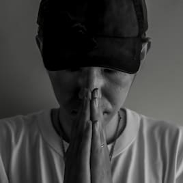 イスラエルのガザ虐殺に抗議、ラッパーHAIIRO DE ROSSIがメッセージ込めた新曲「殺すな」