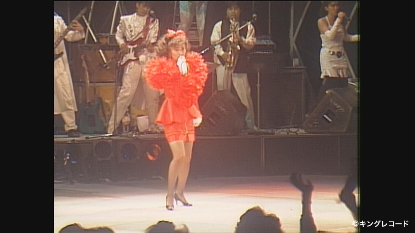 「CATCH ME MIHO NAKAYAMA LIVE '88」より中山美穂。